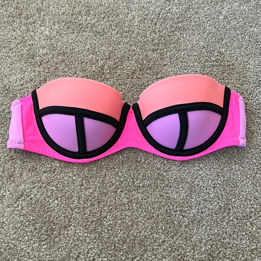 Victoria’s Secret Size 34B strapless bikini top